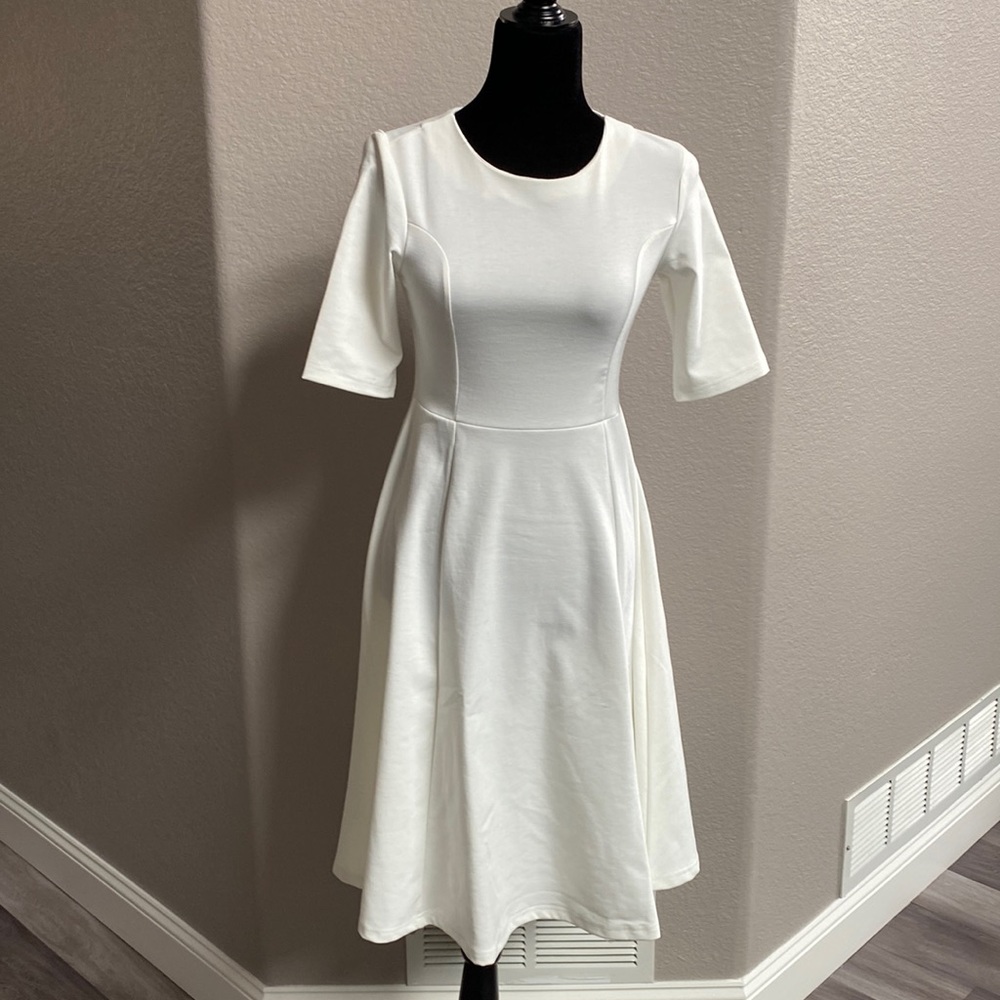 Dantiya White MIDI Dress Size Small